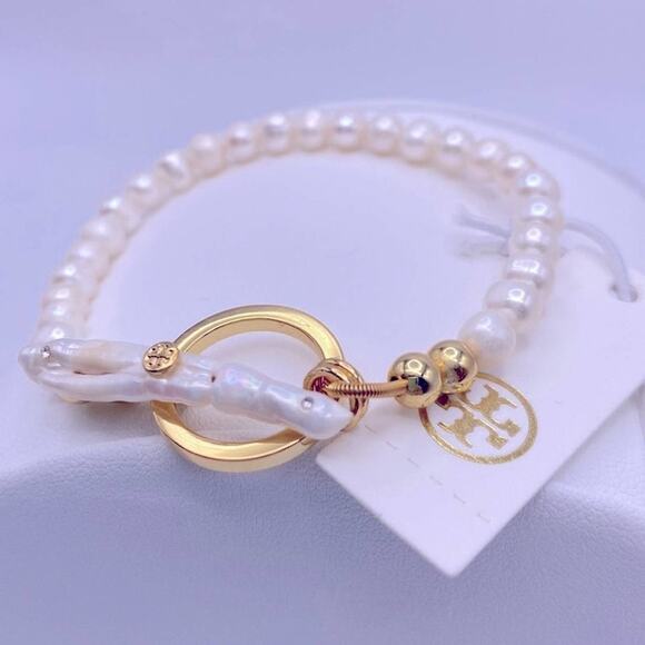 NWT Tory Burch Gold Logo Fresh Water Pearl Toggle Bracelet - Picture 6 of 14